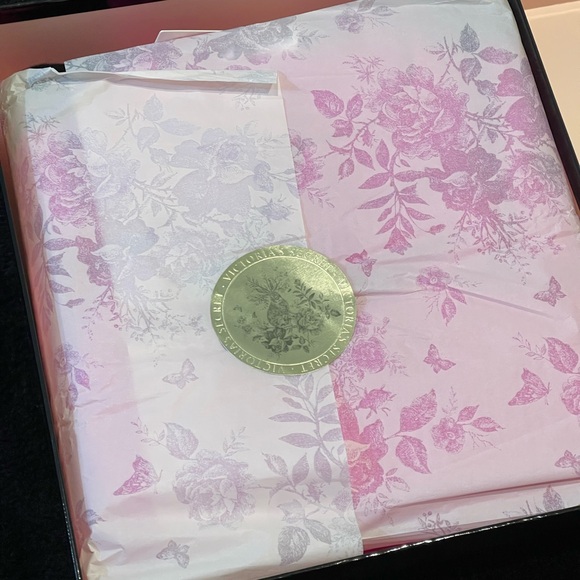 NEW LARGE VICTORIA'S SECRET Luxury 100% Cashmere Short & Sweater gift Set - Picture 10 of 13